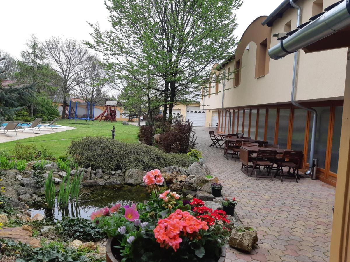 Hotel Kenguru Panzio Hódmezővásárhely Exterior foto